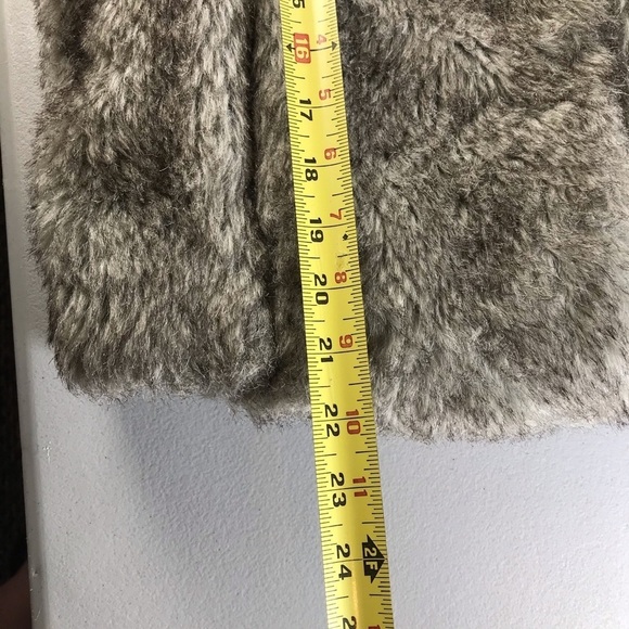 The Limited M/L faux fur vest tan/gray - Picture 9 of 9